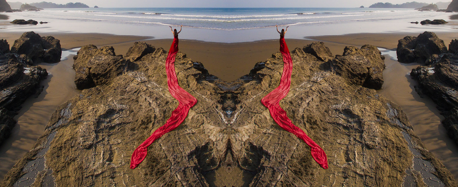 yac-costa-rica-beach-mirror
